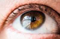 ¿Cómo seleccionar el colirio adecuado para aliviar la alergia ocular?